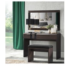 Załaduj obraz do przeglądarki galerii, Stołek z litego drewna - kolekcja PORTI! | Płyta wiórowa